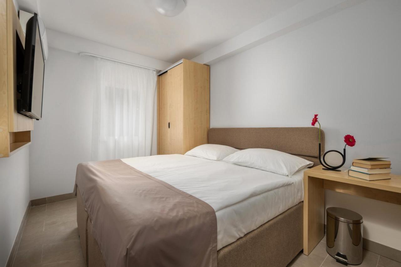 Hotel Delfin Omisalj Exterior photo