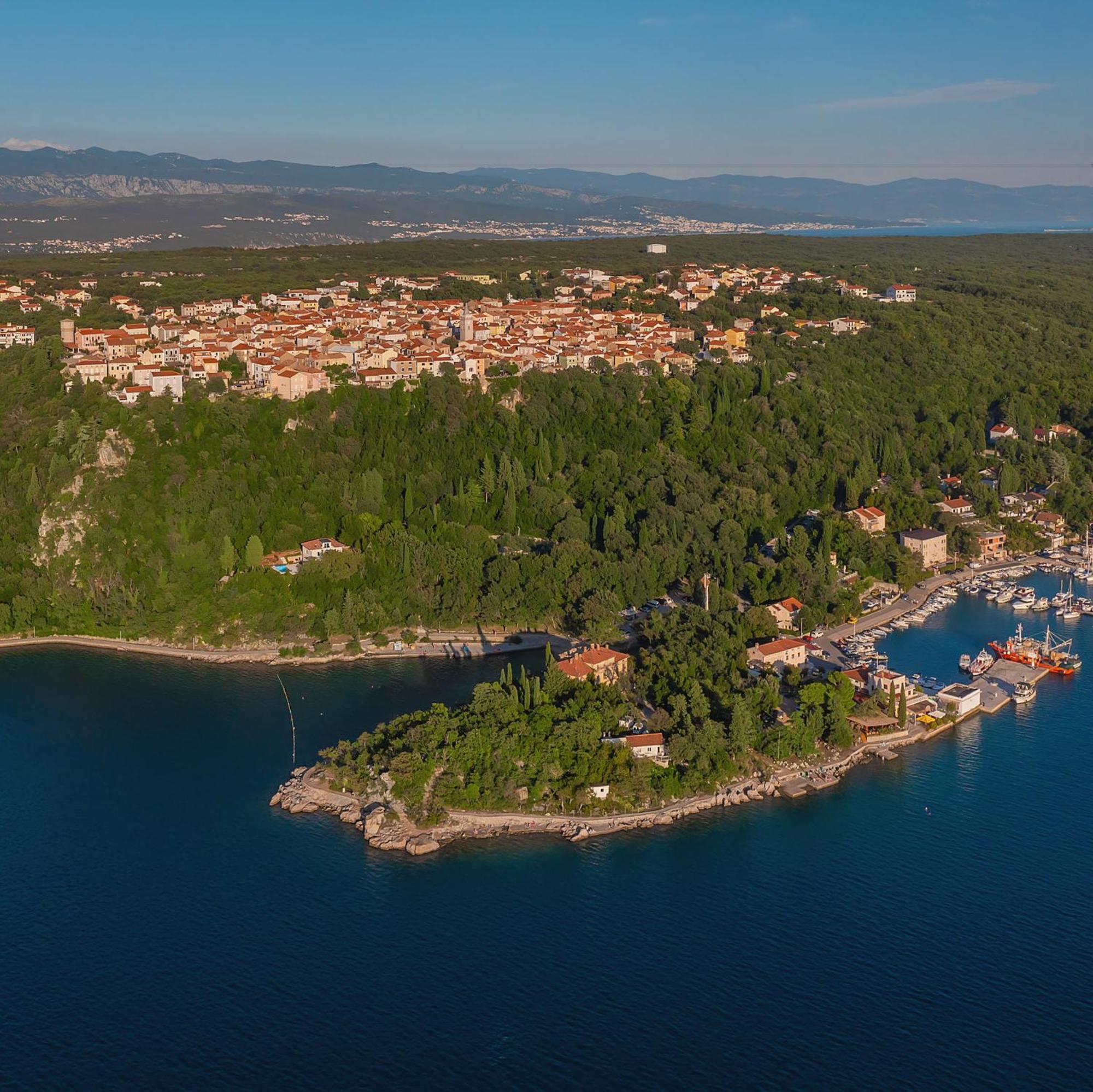 Hotel Delfin Omisalj Exterior photo
