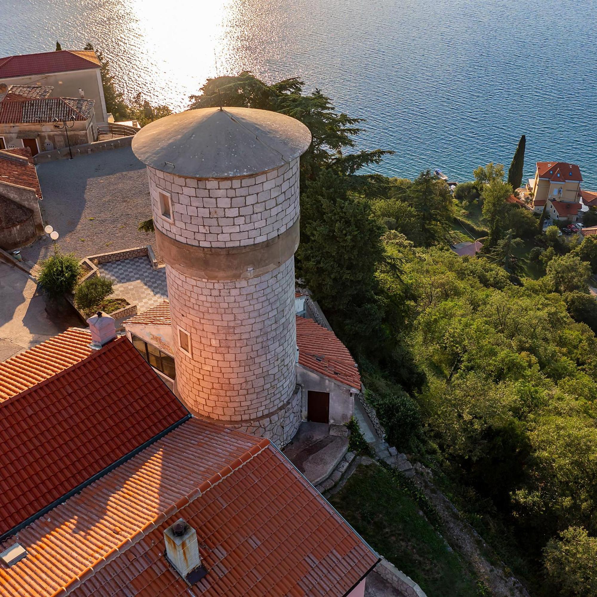 Hotel Delfin Omisalj Exterior photo