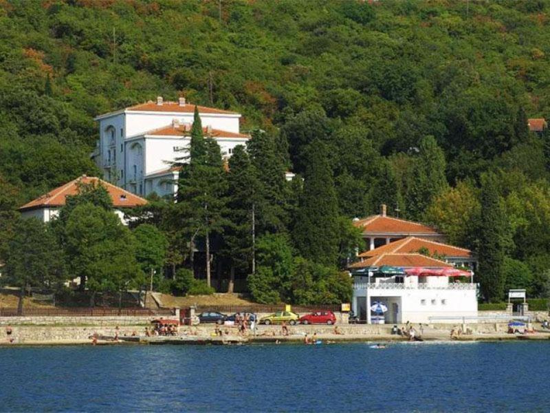 Hotel Delfin Omisalj Exterior photo
