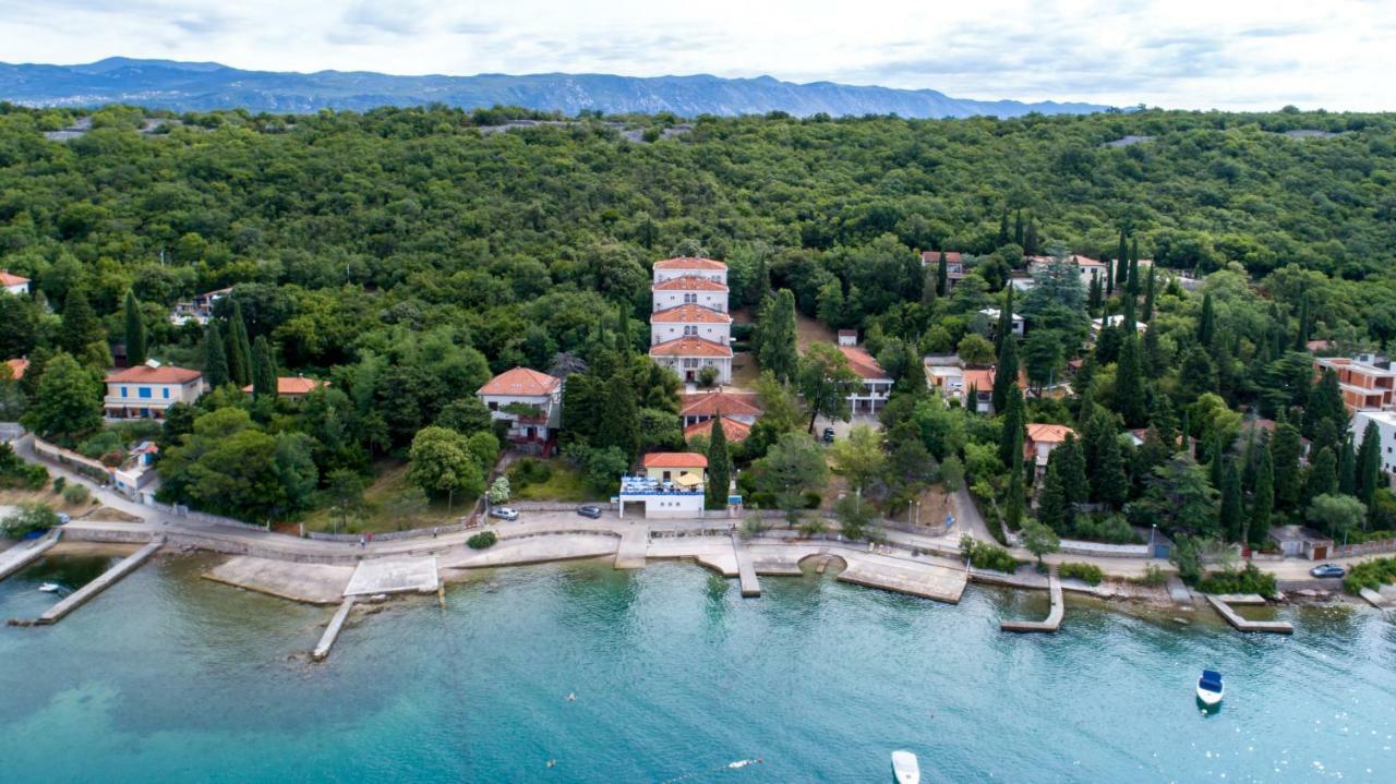 Hotel Delfin Omisalj Exterior photo
