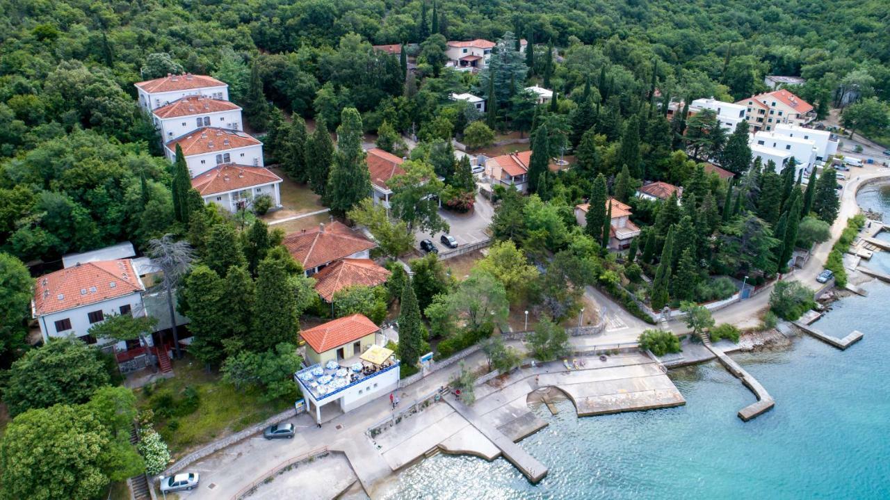 Hotel Delfin Omisalj Exterior photo