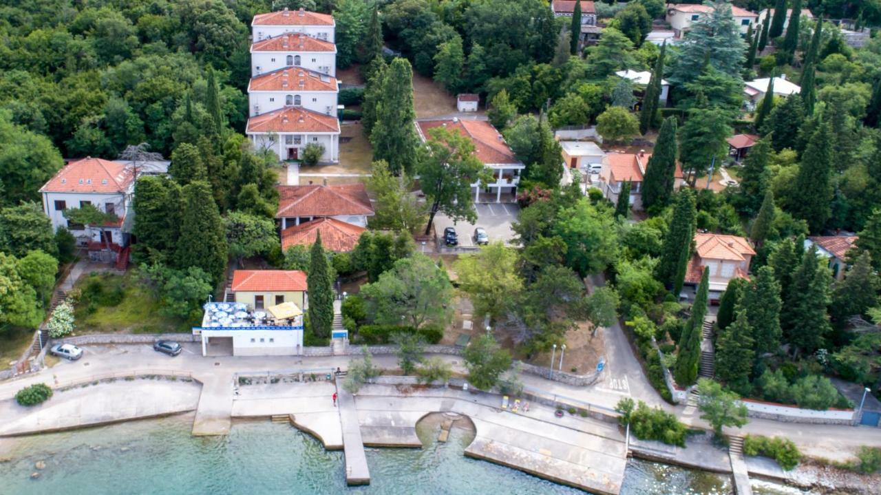 Hotel Delfin Omisalj Exterior photo